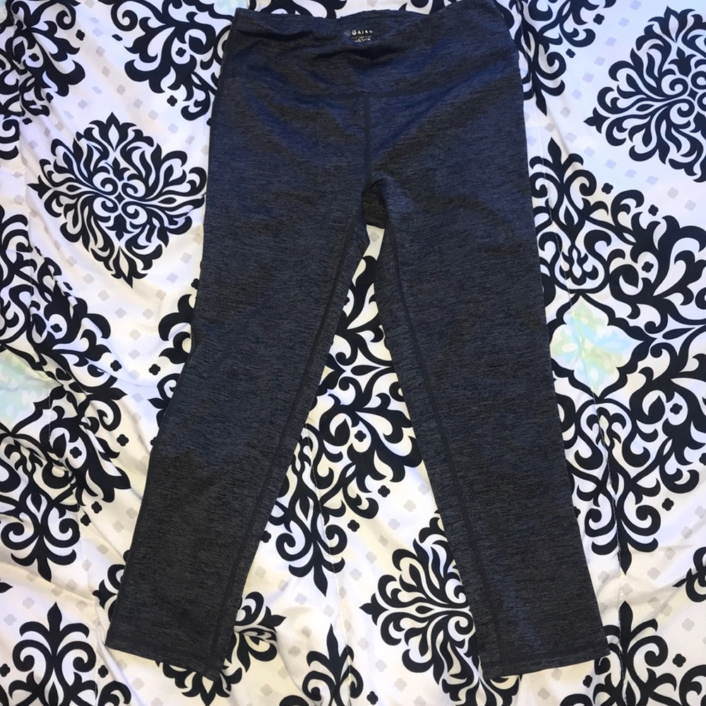 Capri yoga pants